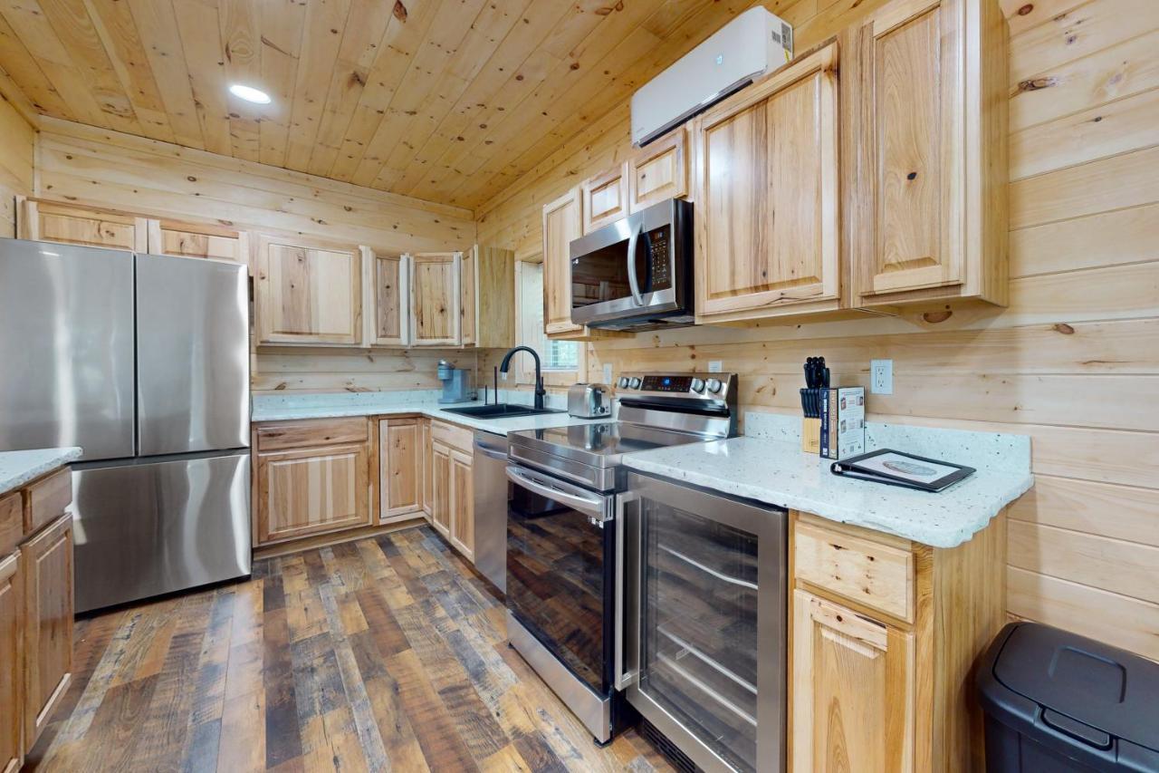 Вилла Whiskey Barrel Retreat Севьервилл Экстерьер фото