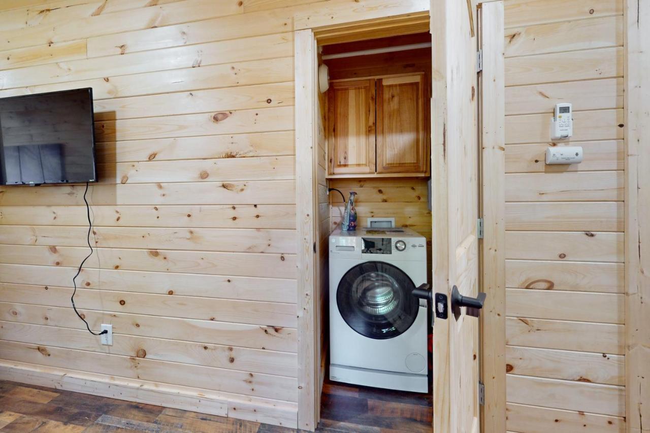 Вилла Whiskey Barrel Retreat Севьервилл Экстерьер фото