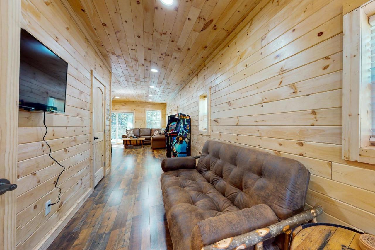 Вилла Whiskey Barrel Retreat Севьервилл Экстерьер фото